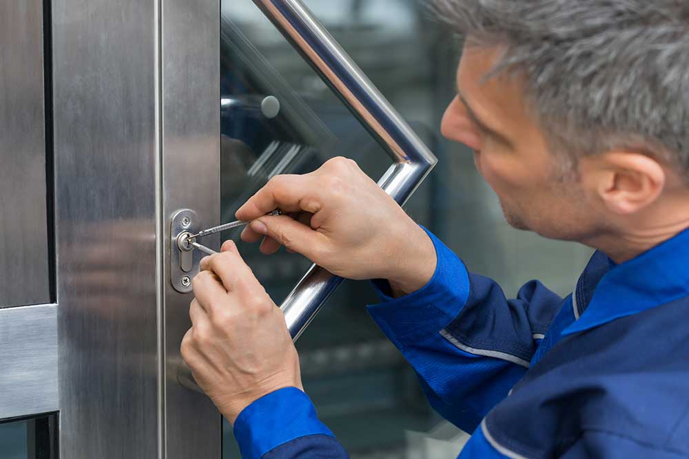 how to avoid locksmith scams